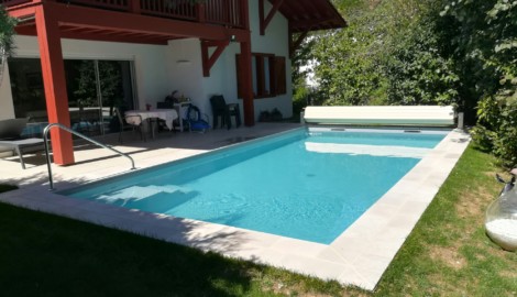 Chantier à Saint Jean pied de port Maison traditionnelle avec piscine